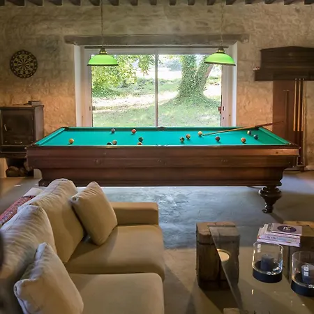 La Cour Souveraine - D'hôtes La Péninsule 3* Mosles