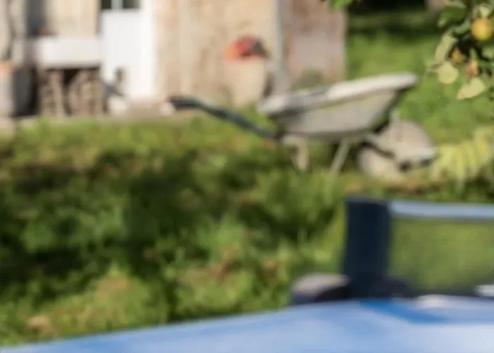 La Cour Souveraine - D'hotes La Peninsule