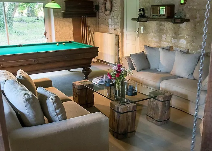 La Cour Souveraine - D'hotes La Peninsule