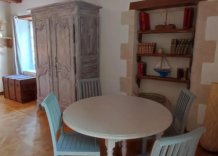 La Cour Souveraine - D'hotes La Peninsule Gæstehus Mosles