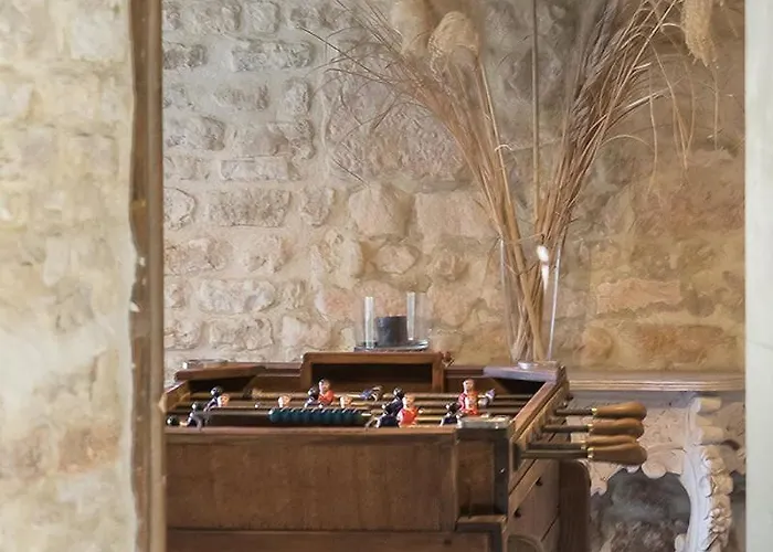 La Cour Souveraine - D'hotes La Peninsule Gæstehus Mosles