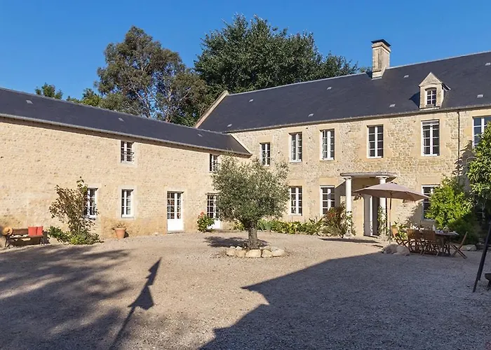 La Cour Souveraine - D'hotes La Peninsule